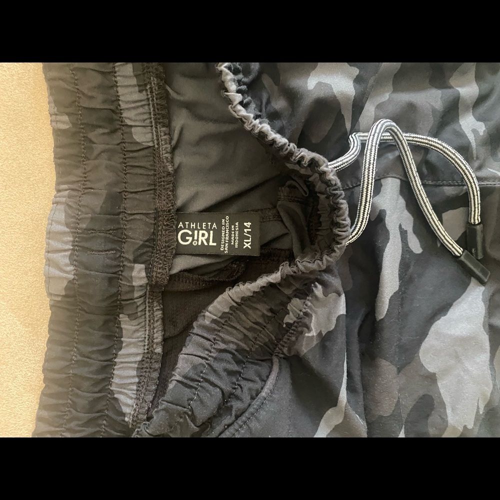 Athleta Girls All Play 3” black camo shorts